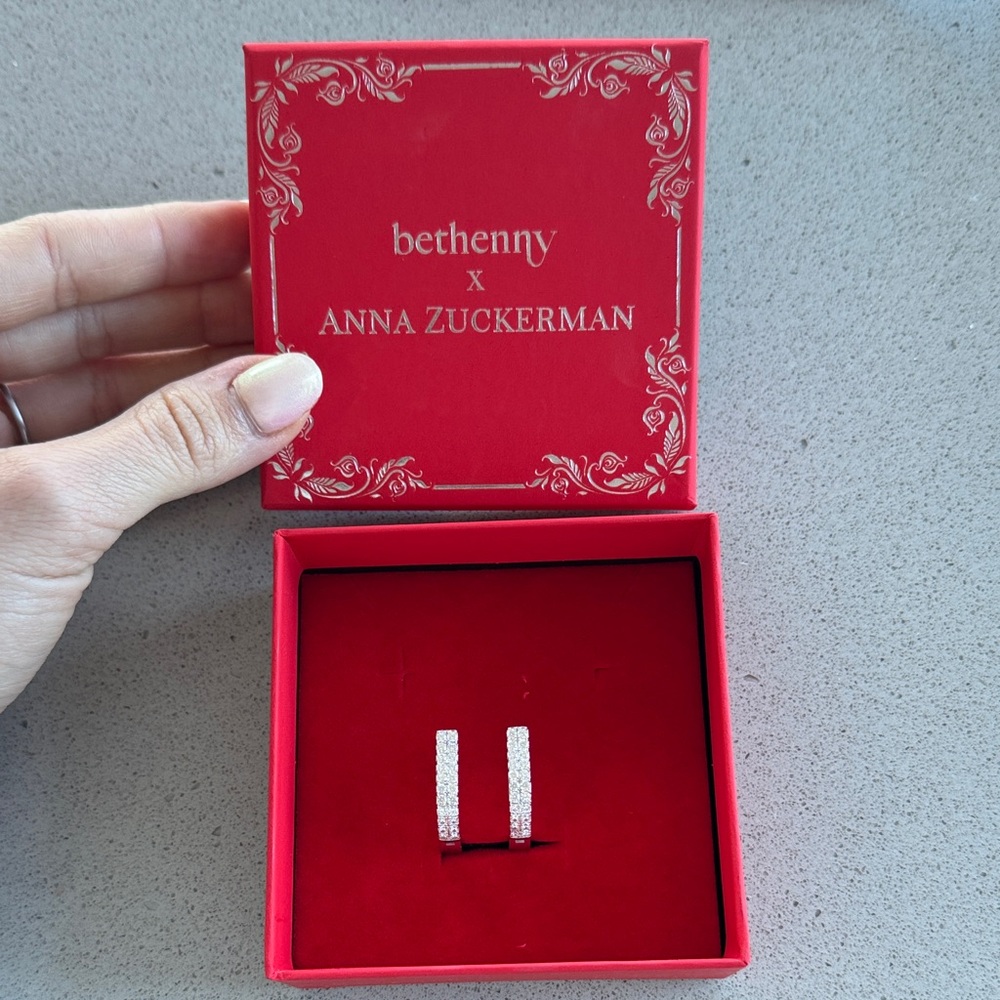 Bethenny x Anna Zuckerman Elegant Silver Earrings - Picture 2 of 4